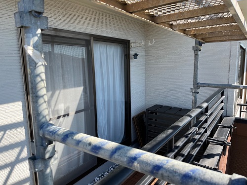 福山市台風で折れ曲がった棟板金補修工事足場設置