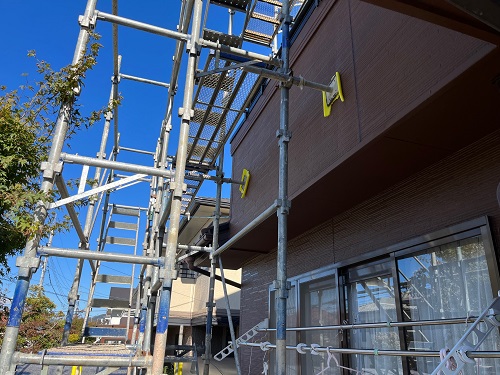 福山市台風で折れ曲がった棟板金補修工事足場工事