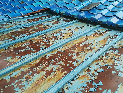 府中市トタン屋根の雨漏り調査