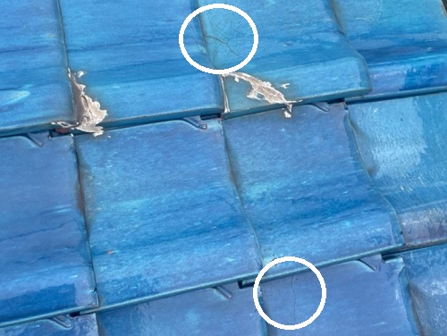 福山市釉薬瓦のひび