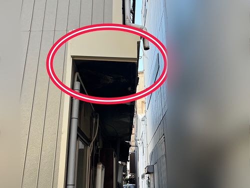 福山市にある三階建て一軒家で落下した集水器や竪樋の無料調査