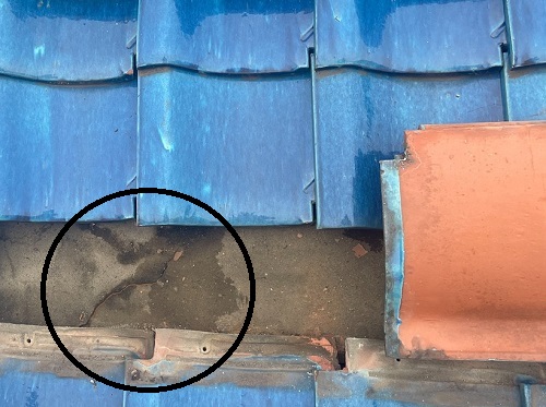 福山市釉薬瓦工事防水紙の傷み具合