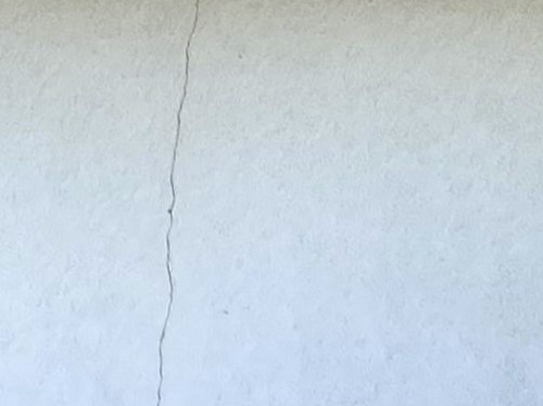 福山市外壁ひび割れ