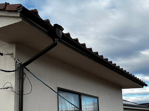 福山市にてパナソニックのアイアン丸105を使用した軒樋交換工事アフター