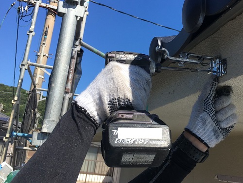 福山市雨樋取り替え工事軒樋吊金具取付