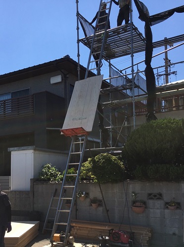 福山市屋根リフォーム野地板運搬