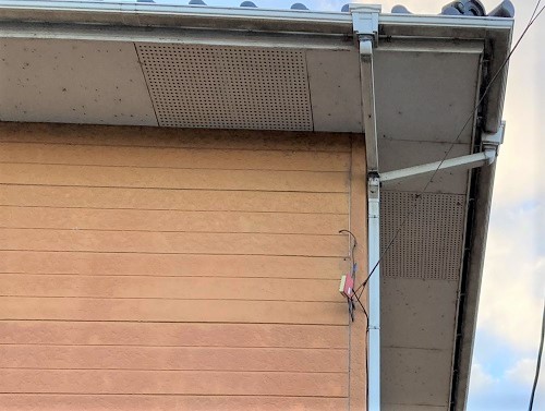 福山市にて浮きや大きなクラック（ひび割れ）がある外壁の無料点検窯業系サイディング表面の色あせ汚れ