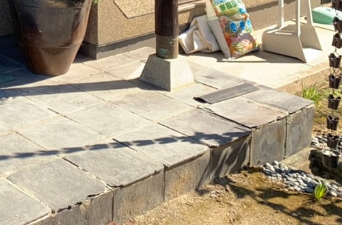 玄関前タイルの欠け