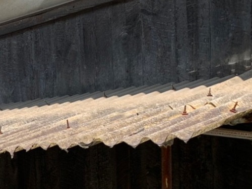 福山市ガラスネット波板からの雨漏り調査物干し場