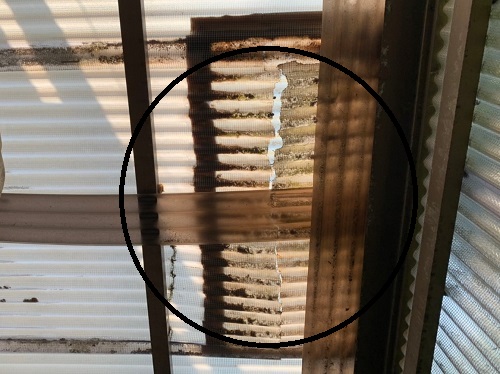 福山市ストックヤード雨漏り調査ガラスネット波板の割れ