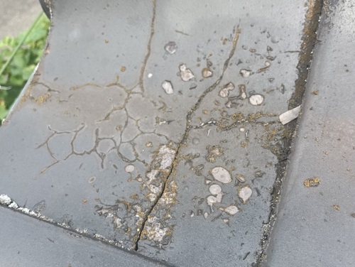 福山市にて雨漏りしていた屋根瓦差し替え補修工事と軒樋勾配調整前の屋根調査