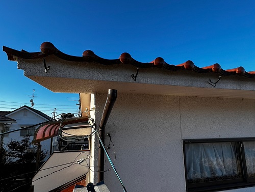 福山市にてパナソニックのアイアン丸105を使用した軒樋交換工事中雨どいを撤去