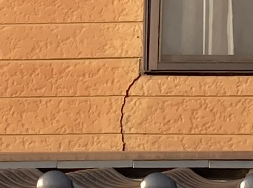 ６福山市にて浮きや大きなクラック（ひび割れ）がある外壁無料調査危険なクラックひび割れ
