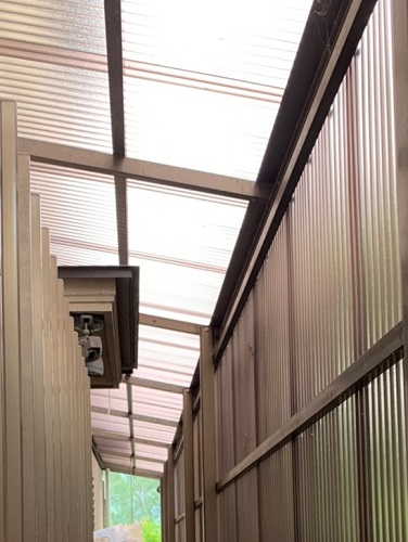 福山市の雨漏り修理どこに頼む？いくらかかる？費用・相場や施工例ストックヤード波板取り替え工事アフター