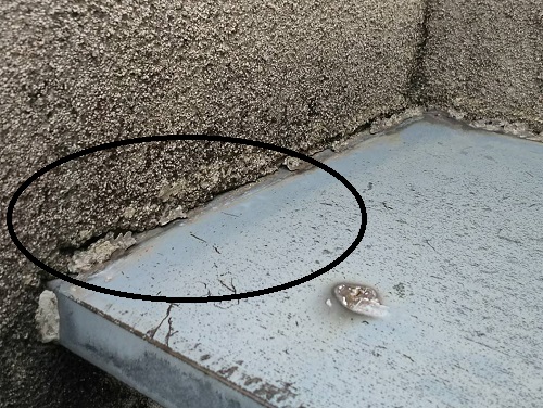 尾道市雨漏り点検２階雨漏り室外機横の壁雨水浸入箇所