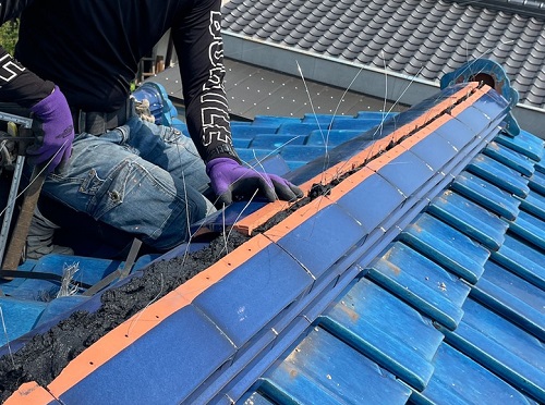 福山市釉薬瓦工事棟瓦