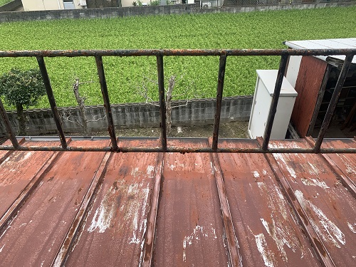 福山市でサビが広がる瓦棒屋根の屋根葺き替え工事と手すり撤去無料調査時