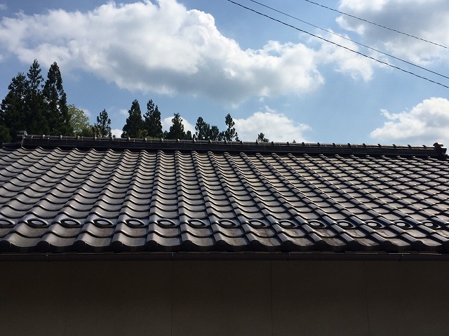 下から見た棟瓦
