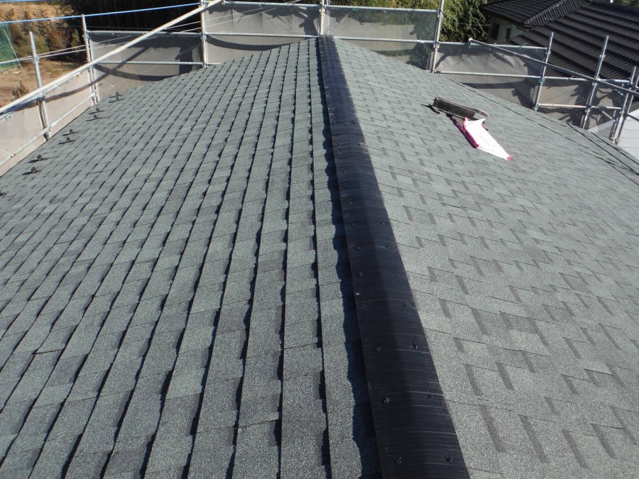 取付け終わった棟換気口(むねかんきこう)