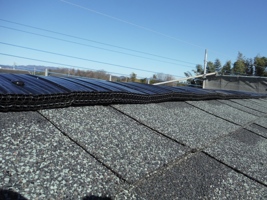 近くで見た黒色のアスファルトシングル