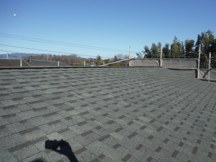 近くで見た屋根葺き工事完工後の写真