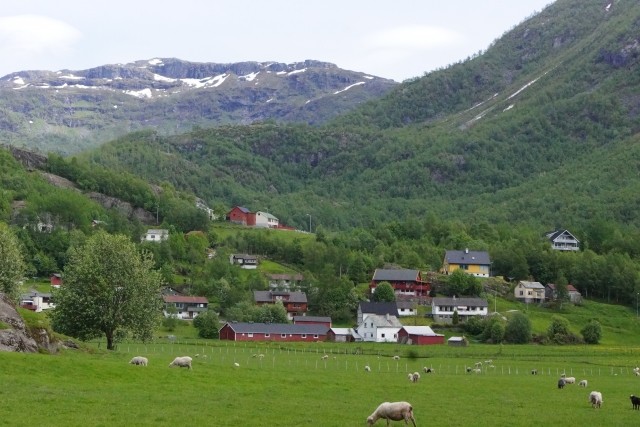 緑溢れるスウェーデンの山村