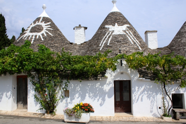 色々な模様が描かれたトゥルッリ屋根