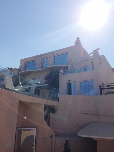 ギリシアサントリーニ島の一軒家