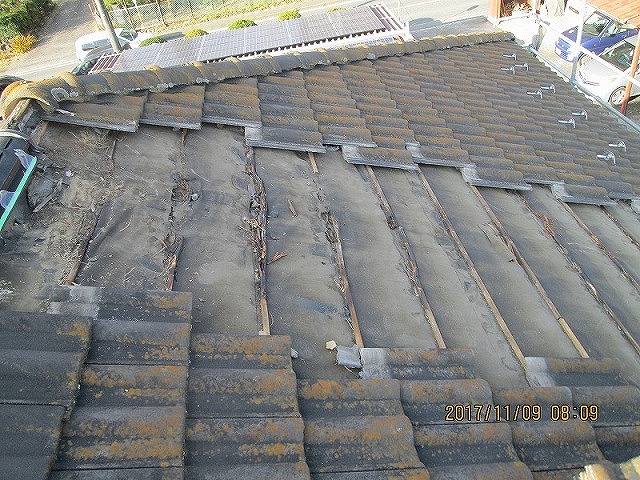 瓦を一度外した風景