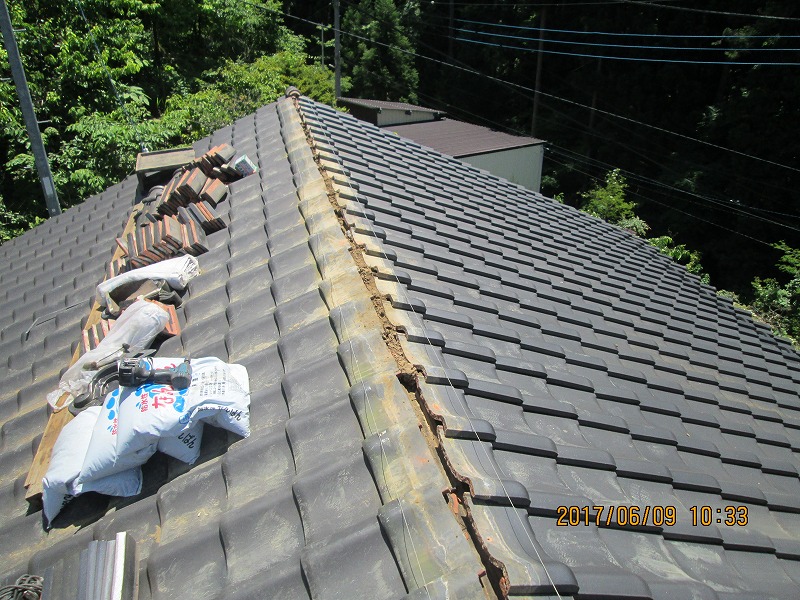 漆喰を取り除いた後の光景