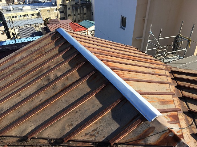 錆びついてしまった金属屋根