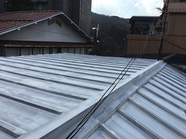 シーラーを塗った板金屋根