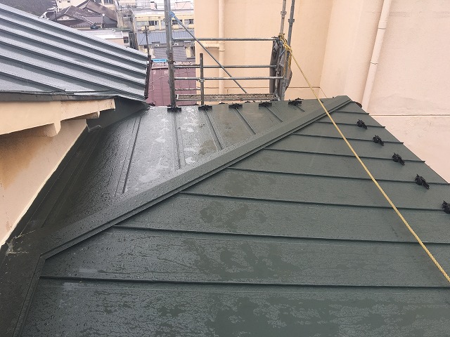 板金屋根を取り付けた後の風景