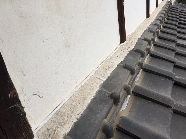 補修後の瓦屋根と壁の間の隙間