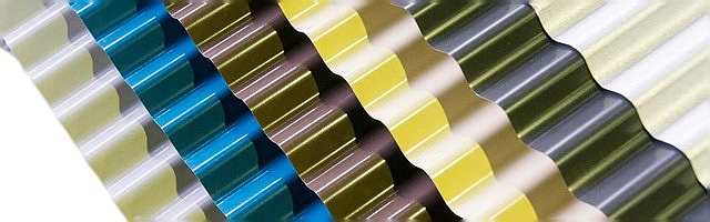 重なったいろいろな色のカラートタン