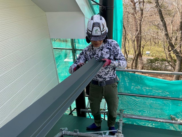 棟板金の加工中です