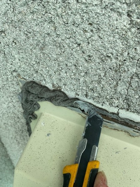 施工前のシーリングの状態です