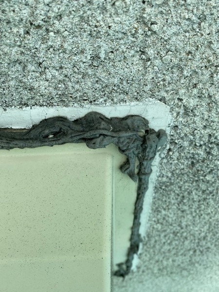 施工前のシーリングの状態です