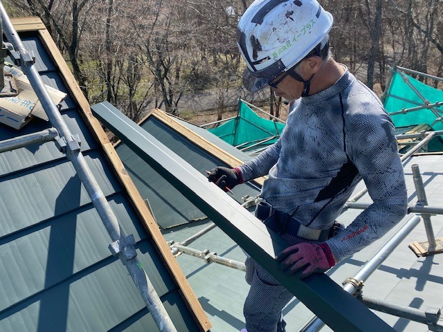 ケラバ包み板金の加工中です