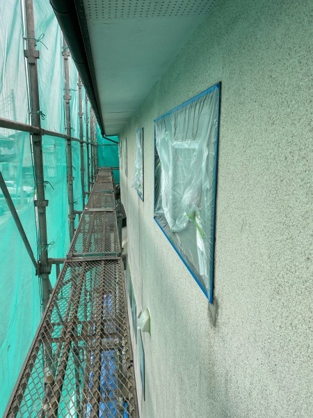 窓周りの養生しました