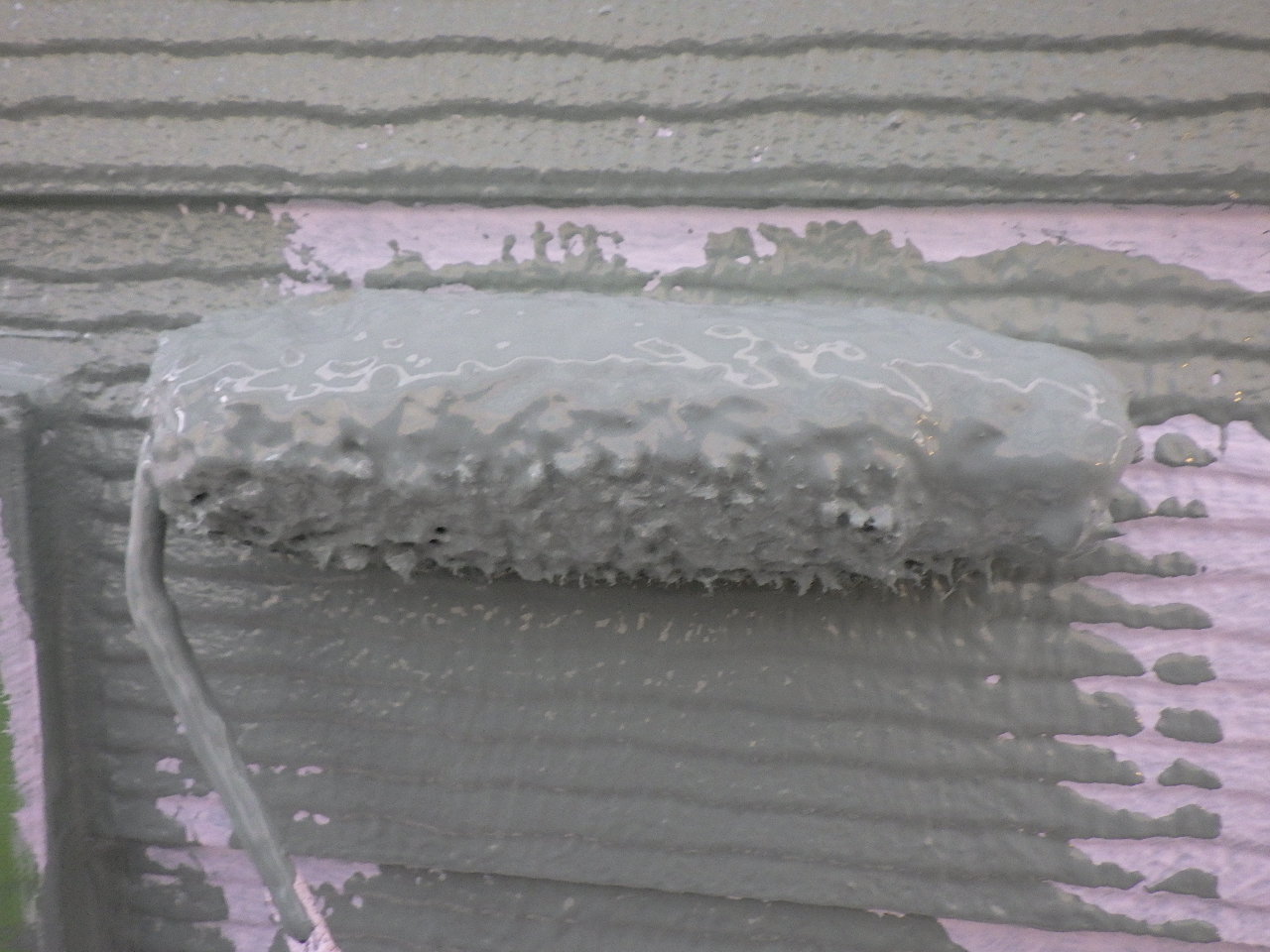 外壁の上塗り仕上げ