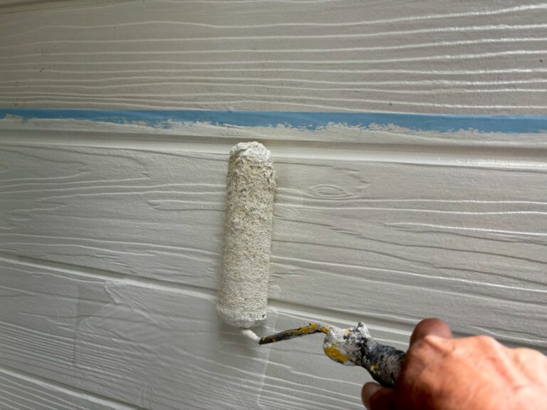 貼り換え部分の上塗り塗装中です