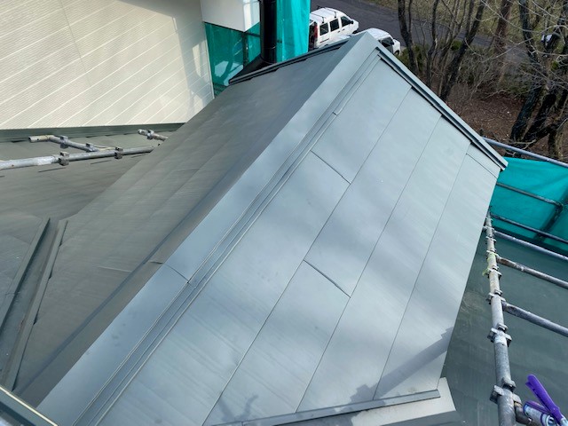 棟板金の取り付けが終了しました