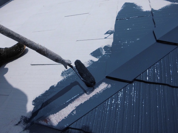 中塗り塗装中です。