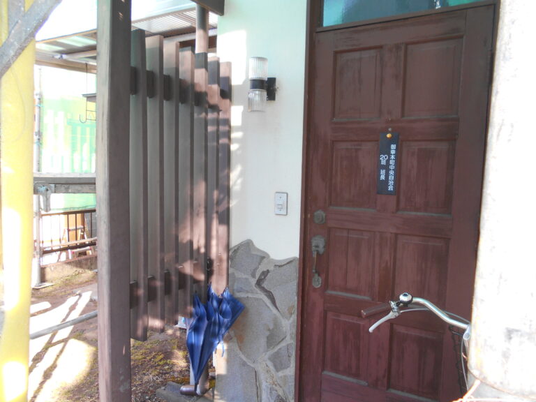 施工前の玄関ドア