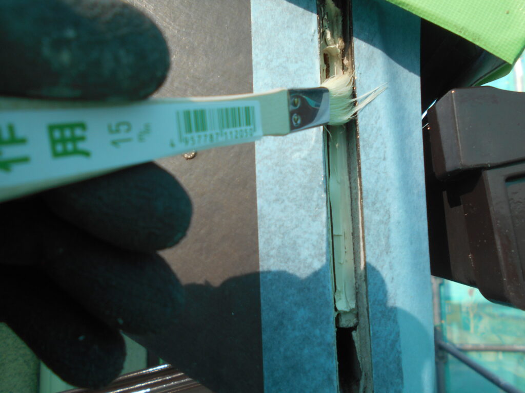 プライマー塗布中