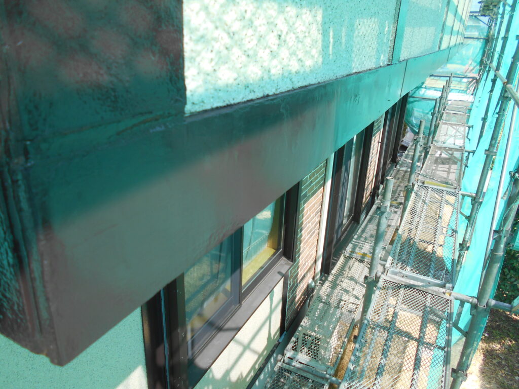 幕板の中塗り塗装終了