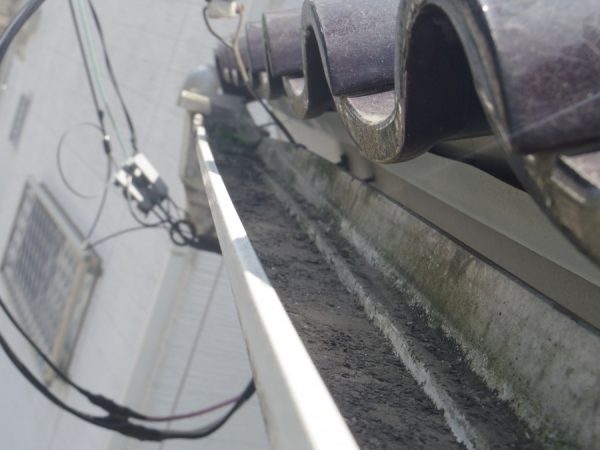 軒樋の内側です