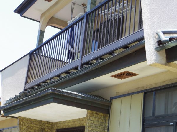 １階軒樋部分の破損個所です