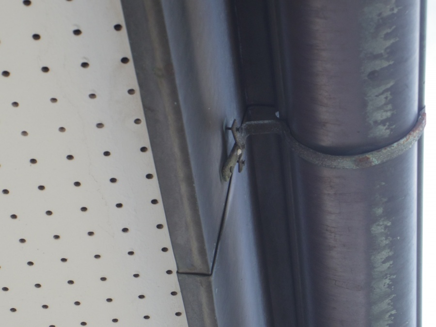 鹿沼市O様　軒樋支持金具破損